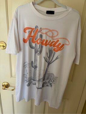 Howdy Desert Graphic Tee - White with Orange Print